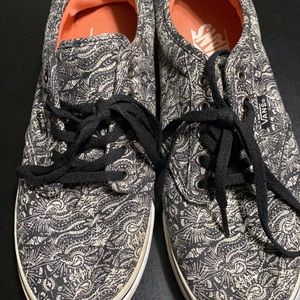 Vans, women’s size 8, black and white pattern